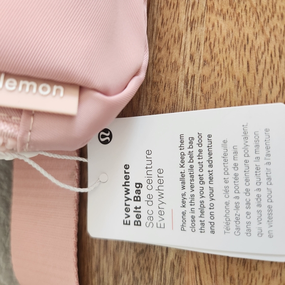 NWT Lululemon Everywhere Belt Bag Pink - Picture 2 of 6